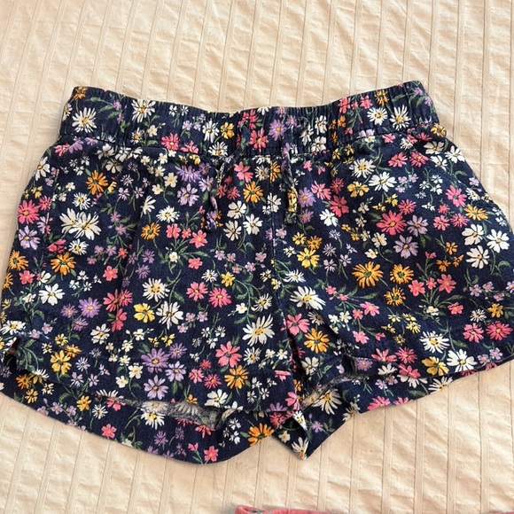 Girls shorts bundle (size 5/6) - Picture 2 of 5